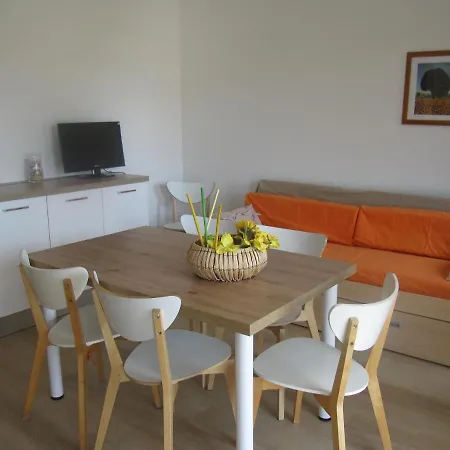 Refurbished Flat At Pineta With Large Terrace Grado